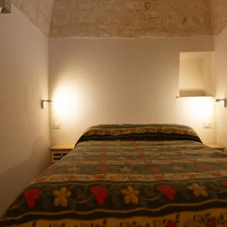 Trulli In Puglia With Pool For 6 Locorotondo